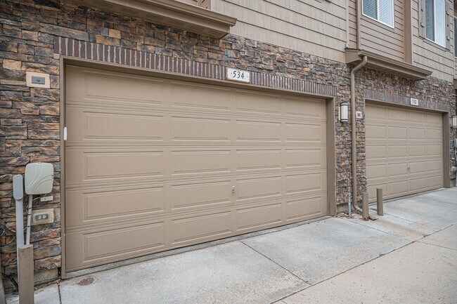Building Photo - Stunningly Updated 3-Bedroom, 2-Bathroom T...