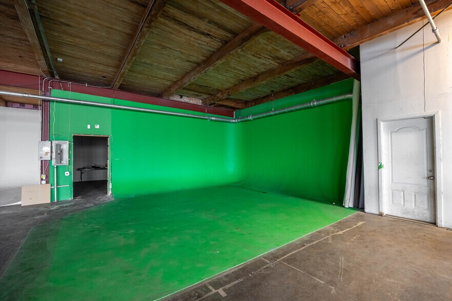 Building Photo - 3134 W Carroll Ave