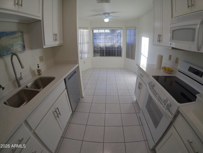 Building Photo - 314 E Campo Bello Dr