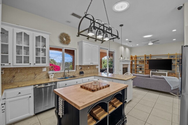 Building Photo - 15830 Rawhide Ln