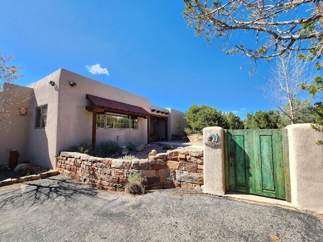 Building Photo - 4 Palentine Rd