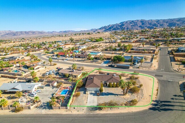 Building Photo - Must See 4 bedroom 2 bath Home