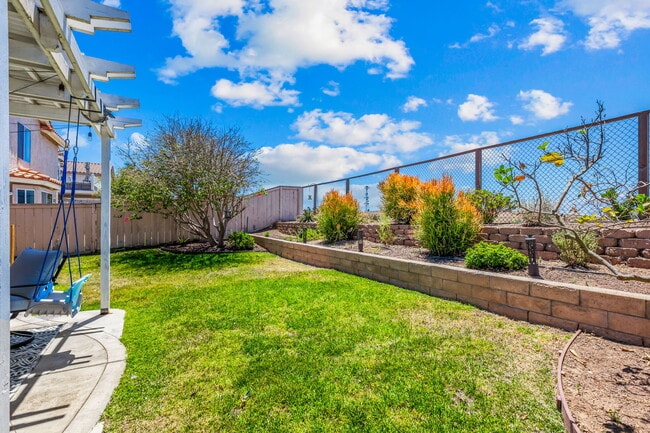 Building Photo - 2124 Redwood Crest