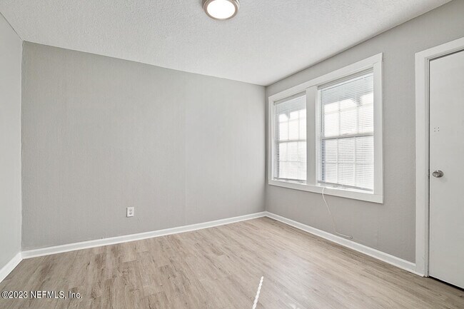 Building Photo - 524 E 60th St
