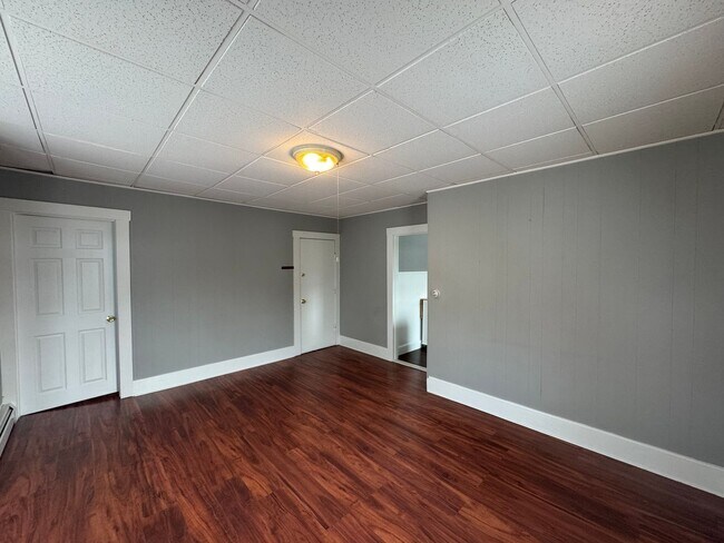 Building Photo - Updated Haverhill 2 Bedroom W/Yard | Avail...