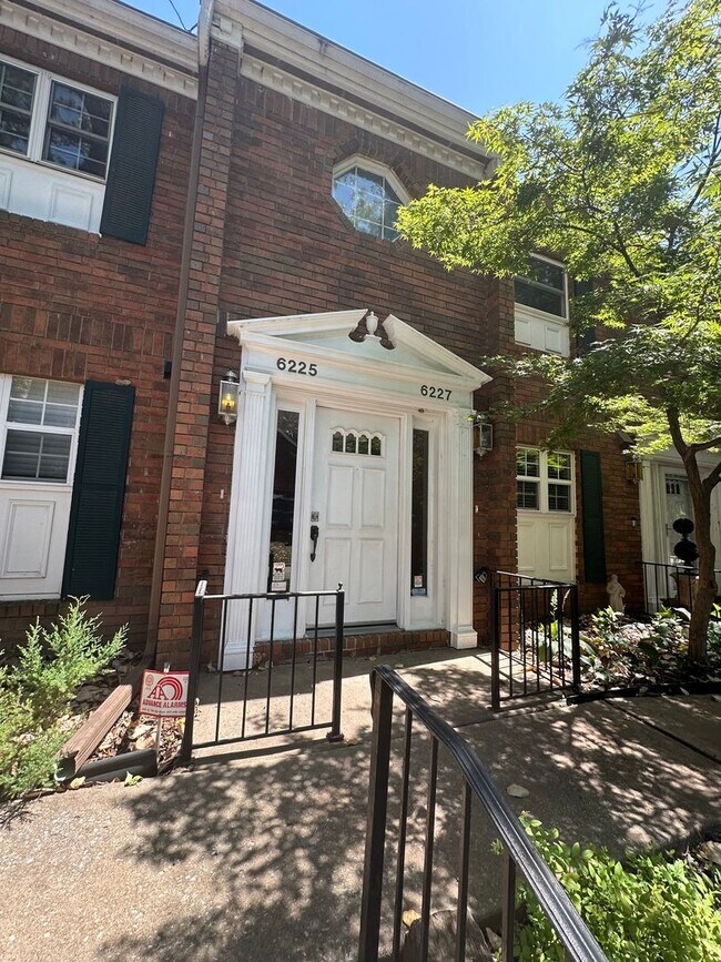 Primary Photo - 2 bedroom/2 bath 2nd Floor Condo