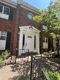 Building Photo - 2 bedroom/2 bath 2nd Floor Condo