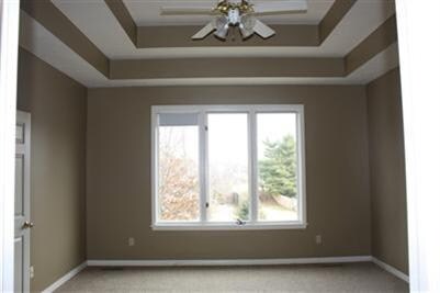 Building Photo - 1008 S Carriage Ave