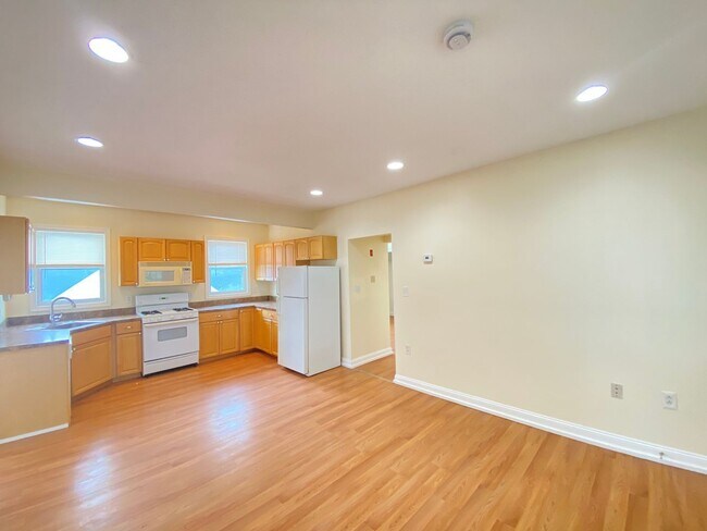 Building Photo - 289 Merrimack St