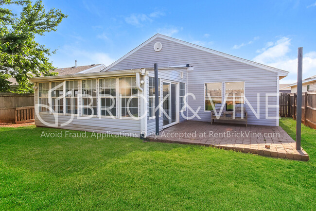 Building Photo - 920 Periwinkle Dr