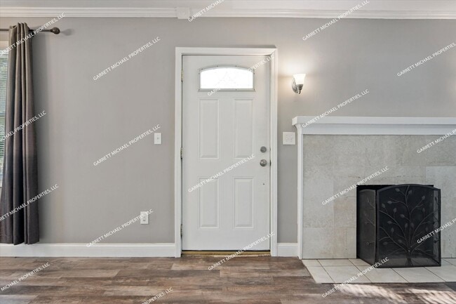 Building Photo - Charming 3-Bedroom Bungalow for Rent in Po...