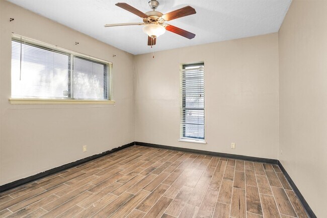 Building Photo - 23918 Spring Gum Dr
