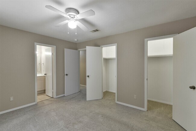 Building Photo - 28302 Doverbrook Dr