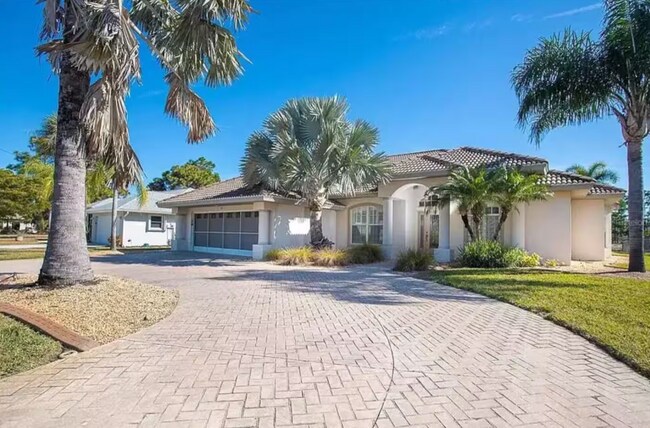 Building Photo - 30 Pinehurst Pl