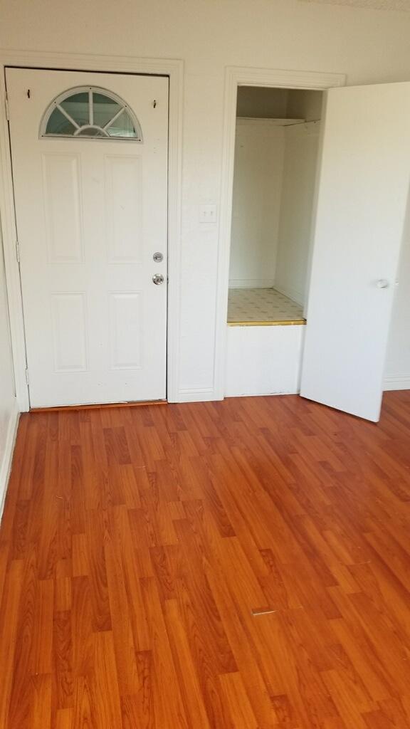 Building Photo - 10616 S Central Ave