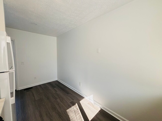 Building Photo - 1443 Sandy Cir