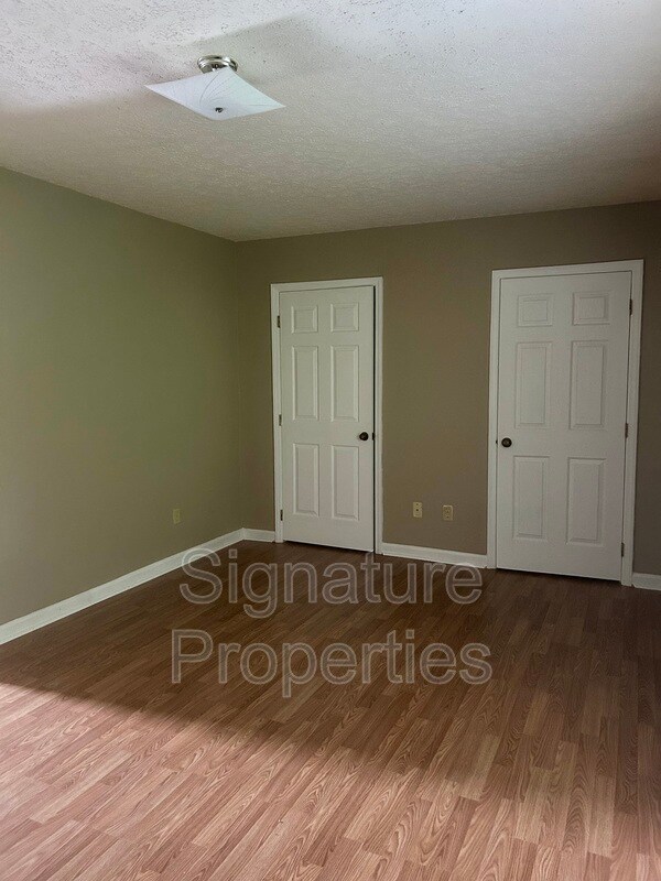 Building Photo - 702 Barrows Mill Rd