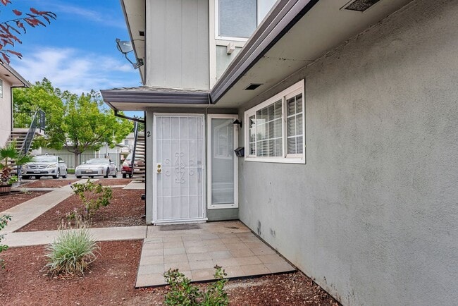 Building Photo - 2 Story Condo in Charry Plaza HOA