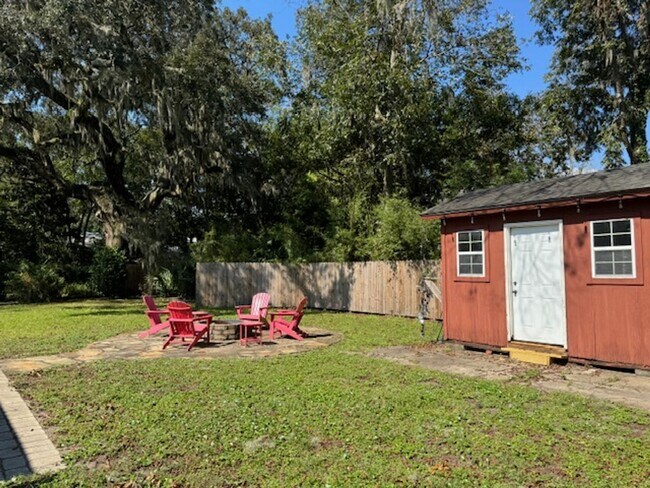 Building Photo - Thunderbolt Charm Meets Modern Comfort