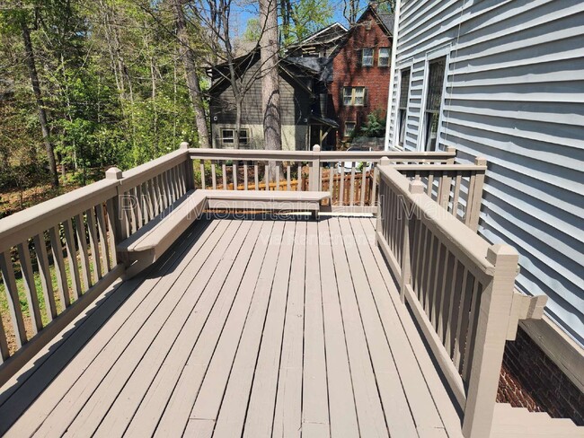 Building Photo - 39 Westover Dr