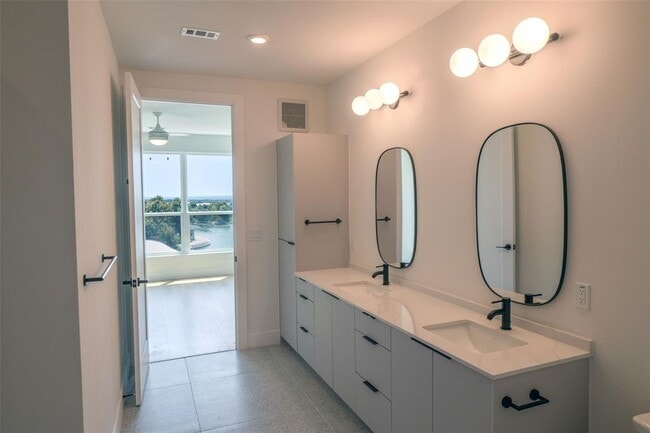 Building Photo - 1701 Simond Ave Ave