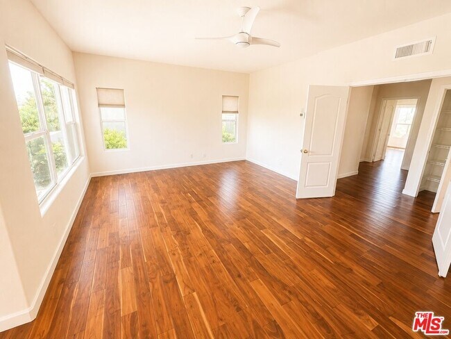 Building Photo - 7371 Westcliff Dr