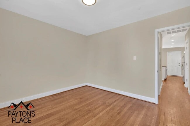 Building Photo - 332 19th St NE