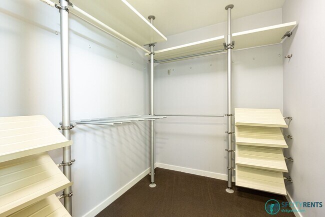 Building Photo - Bayview: Bi-Level 3 Bed 3 Bath w/ Parking,...