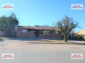 Building Photo - Grant & Silverbell Rd 3/1.5 with A/C $500 Security Deposit