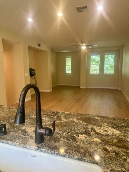 Building Photo - 842 Las Flores Rd