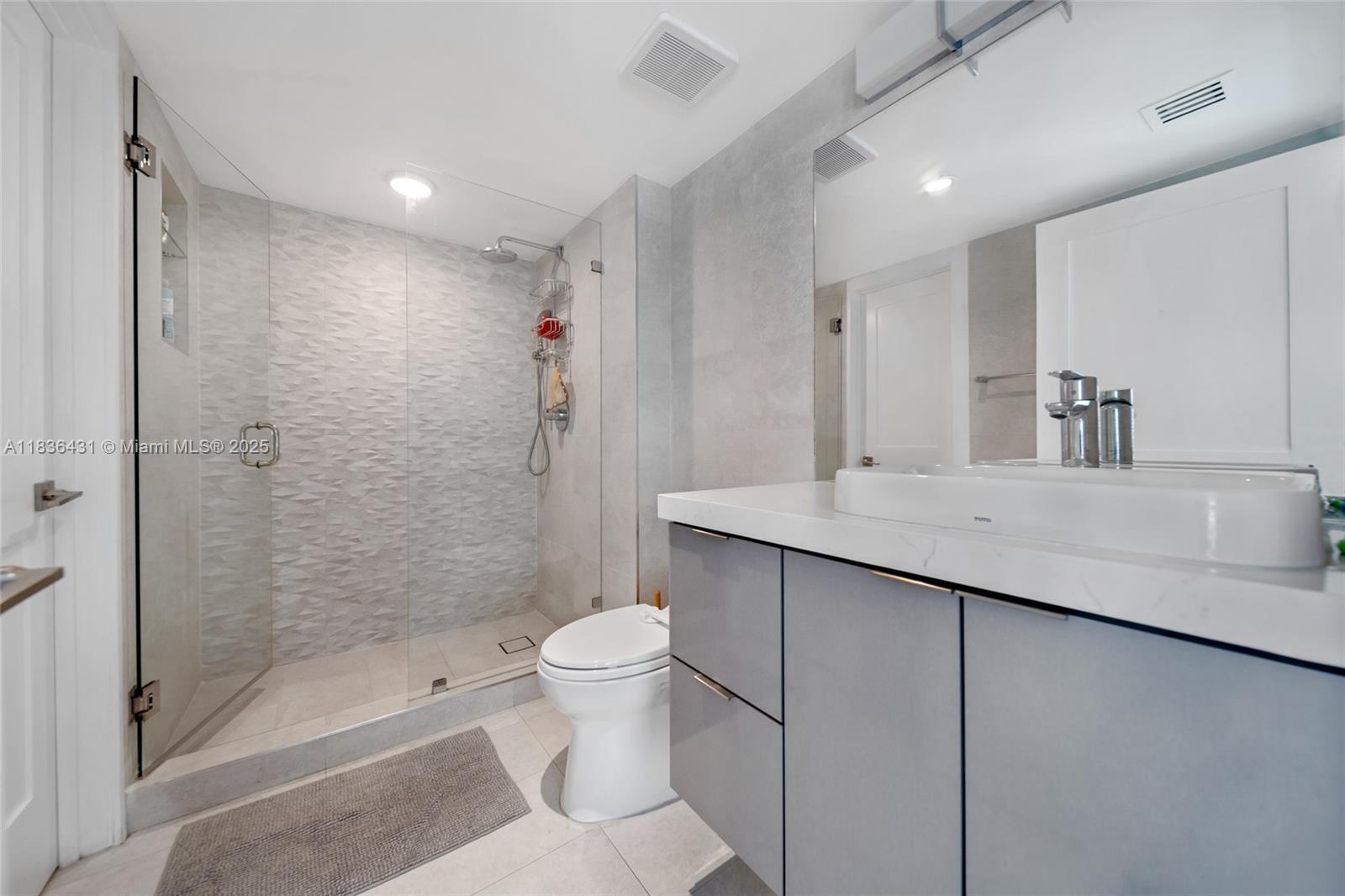 Building Photo - 1155 Brickell Bay Dr