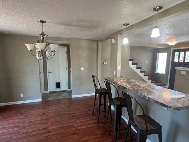 Building Photo - 3 Bedroom / 2.5 Bath Home located in Sprin...