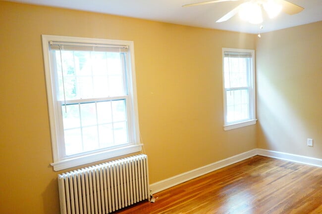 Building Photo - 8409 Greenwood Ave