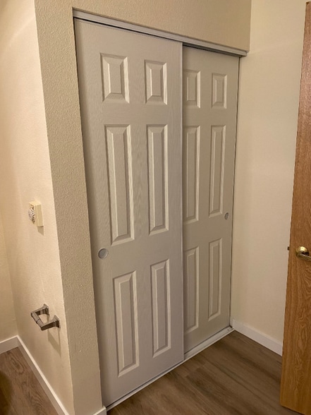 Building Photo - 334 Wells Ave S