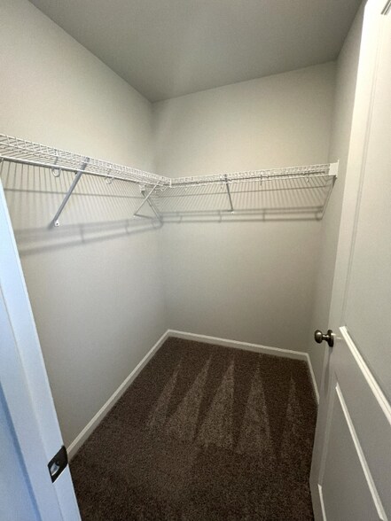 Building Photo - 5303 Spicewood Lk Dr