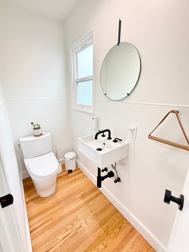 Building Photo - Beautifully Remodeled Westlake Home