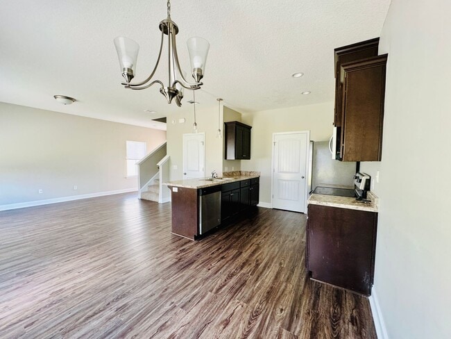 Building Photo - BEAUTIFUL 3 BED/2 BATH HOME IN GRIFFIN PARK!