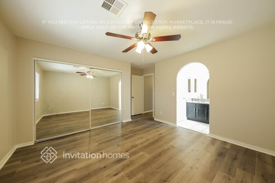 Building Photo - 2834 W Muriel Dr