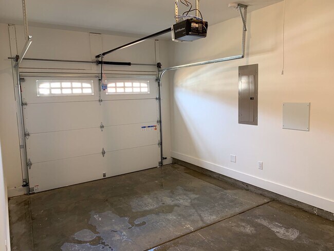 Building Photo - One level home with GARAGE and FENCED BACKYARD!