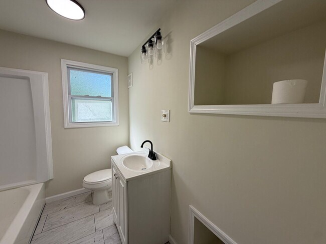 Building Photo - 13091 Lakeridge Dr