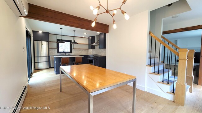 Building Photo - 90 Van Dale Rd