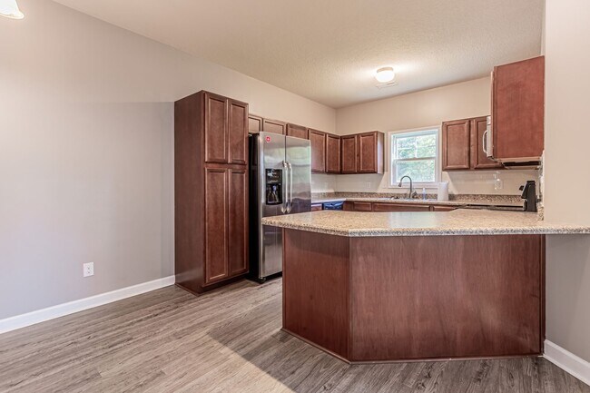 Building Photo - Townhome For Rent!