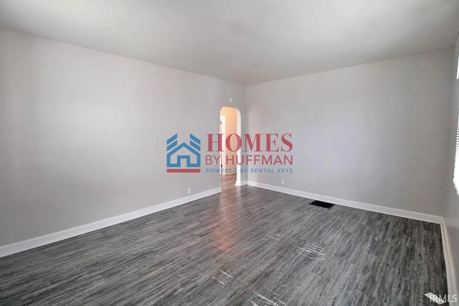Building Photo - Two Bedroom House