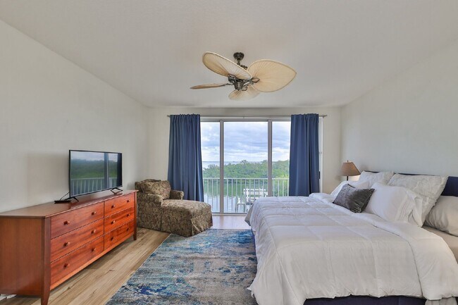 Building Photo - 1593 Pinellas Bayway S