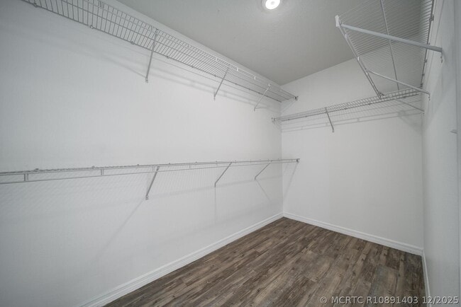 Building Photo - 4631 SW Athena Dr