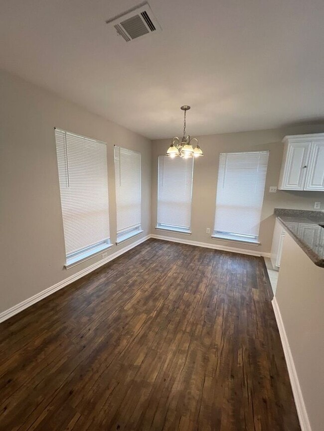 Building Photo - **Modern 3BR/2.5BA Home with Garage & Spac...