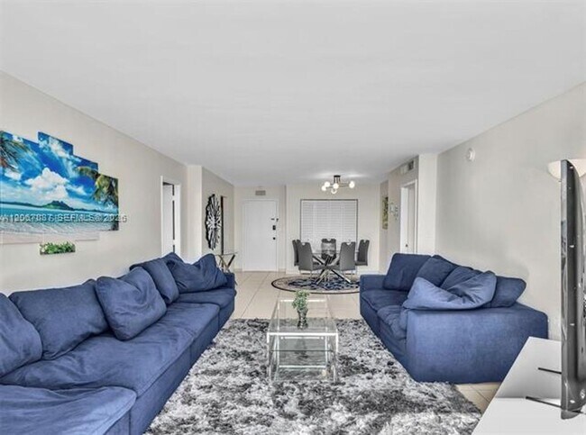 Building Photo - 3140 S Ocean Dr