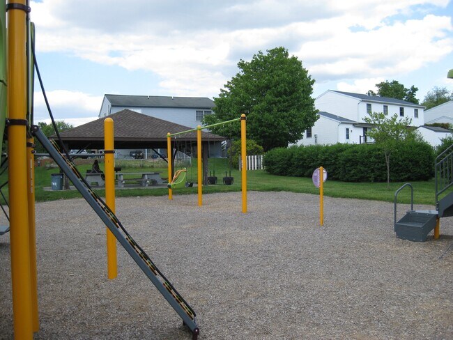 Building Photo - 212 Magnolia Dr