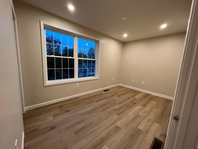 Building Photo - 43 Tonella Rd