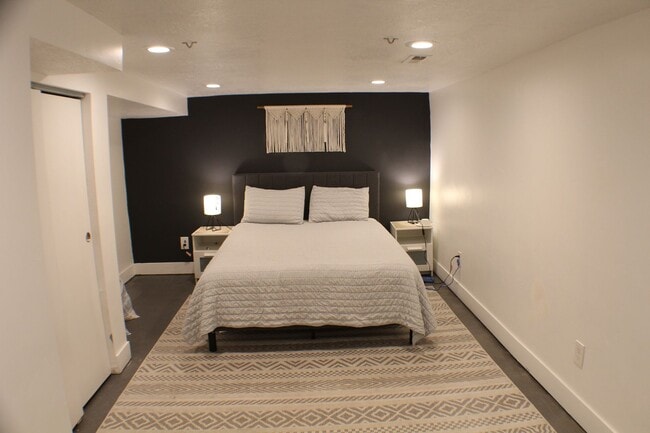 Building Photo - GORGEOUS Salt Lake Home!!!